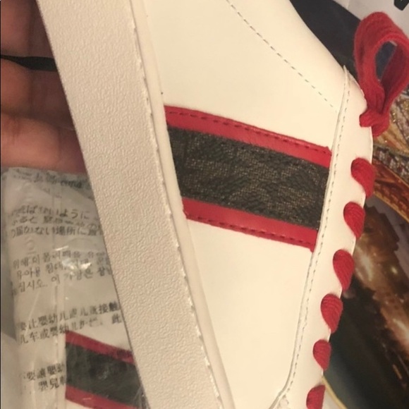 Sneaker and wallet new, MK size 6m - Picture 5 of 16